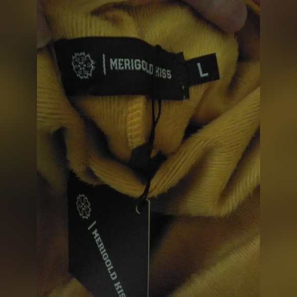 BNWT GOLD SHAWL BY MERIGOLD KISS FAUX FUR EDGES SIMPLY LUXURIOUS & SOFT SZ. LG - Picture 6 of 13